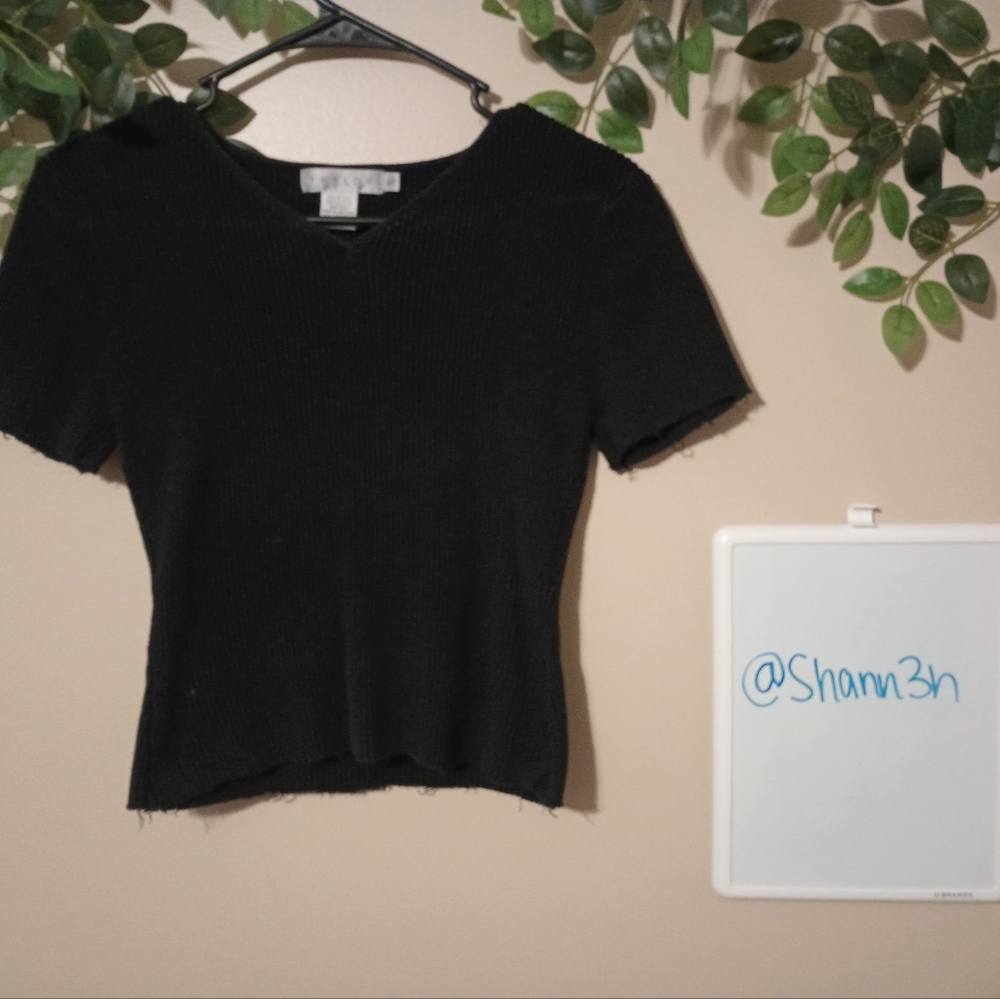Tweeds Cropped Black Short Sleeve